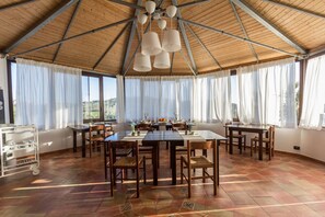 Desayuno buffet incluido todos los días 