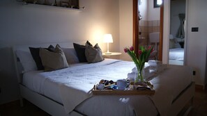 Habitación panorámica doble | Minibar, decoración individual, mobiliario individual y escritorio