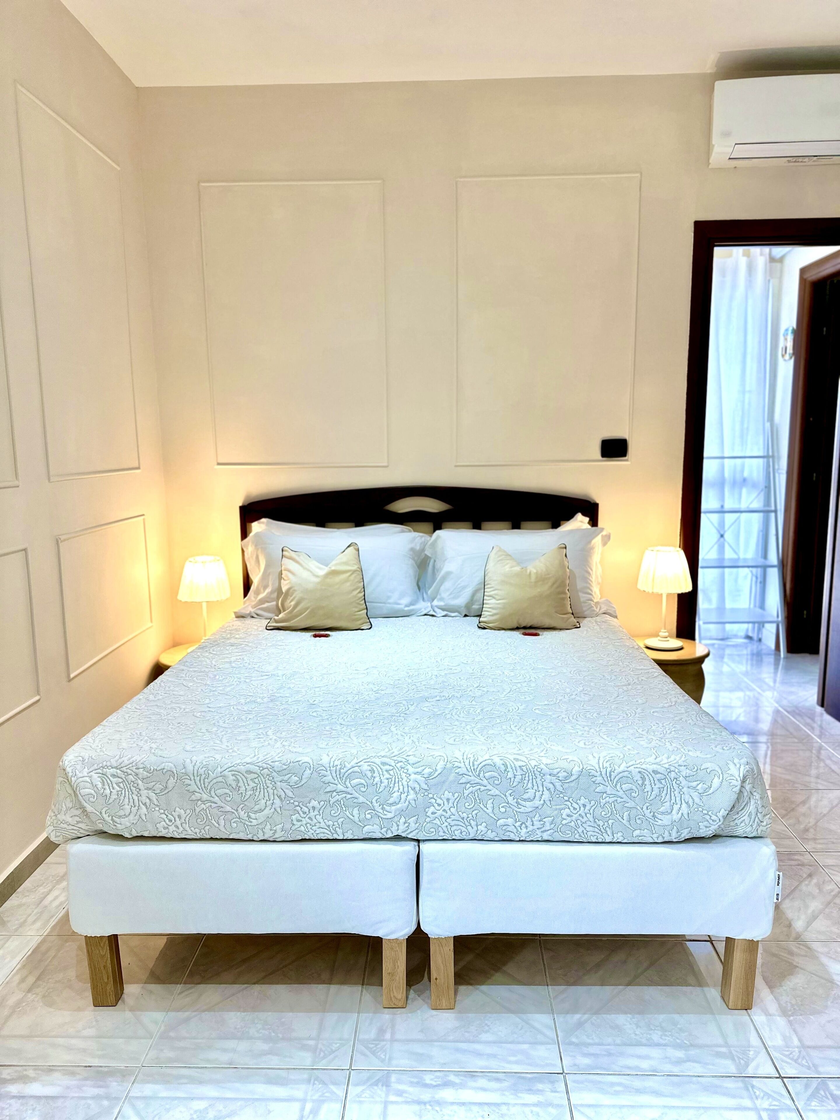 Eenvoudige tweepersoonskamer | Een minibar, individueel gedecoreerd, individueel gemeubileerd