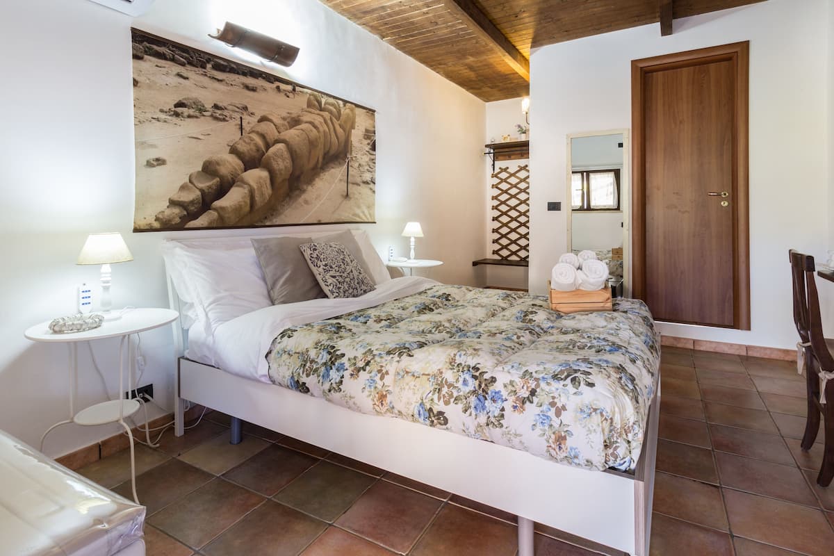 Basic Double Room | 1 bedroom, minibar, individually decorated, individually furnished