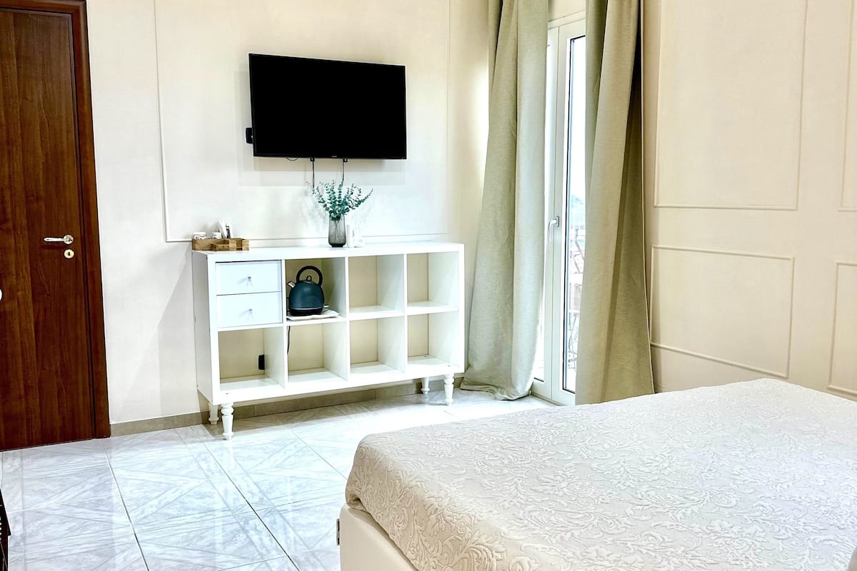 Basic Double Room | 1 bedroom, minibar, individually decorated, individually furnished