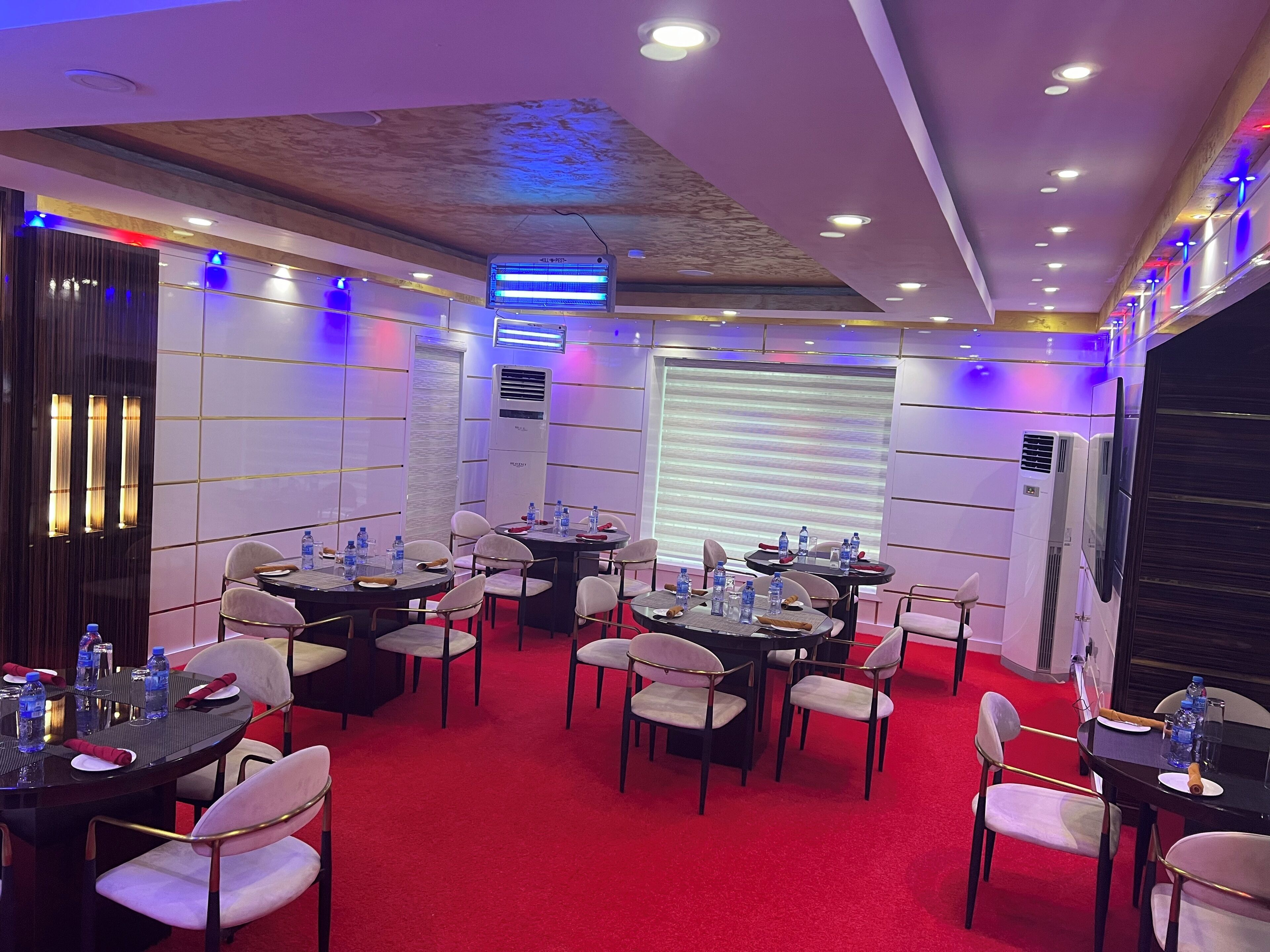 Breakfast, lunch, dinner served; local and international cuisine 