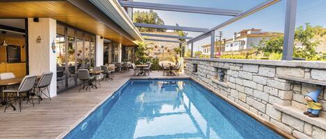 Outdoor pool, sun loungers