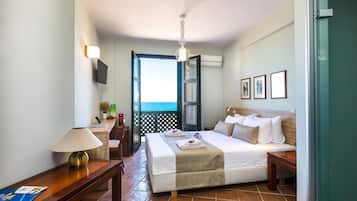 Quarto standard, sacada, vista para o mar | Cofres nos quartos, escrivaninha, quartos à prova de som