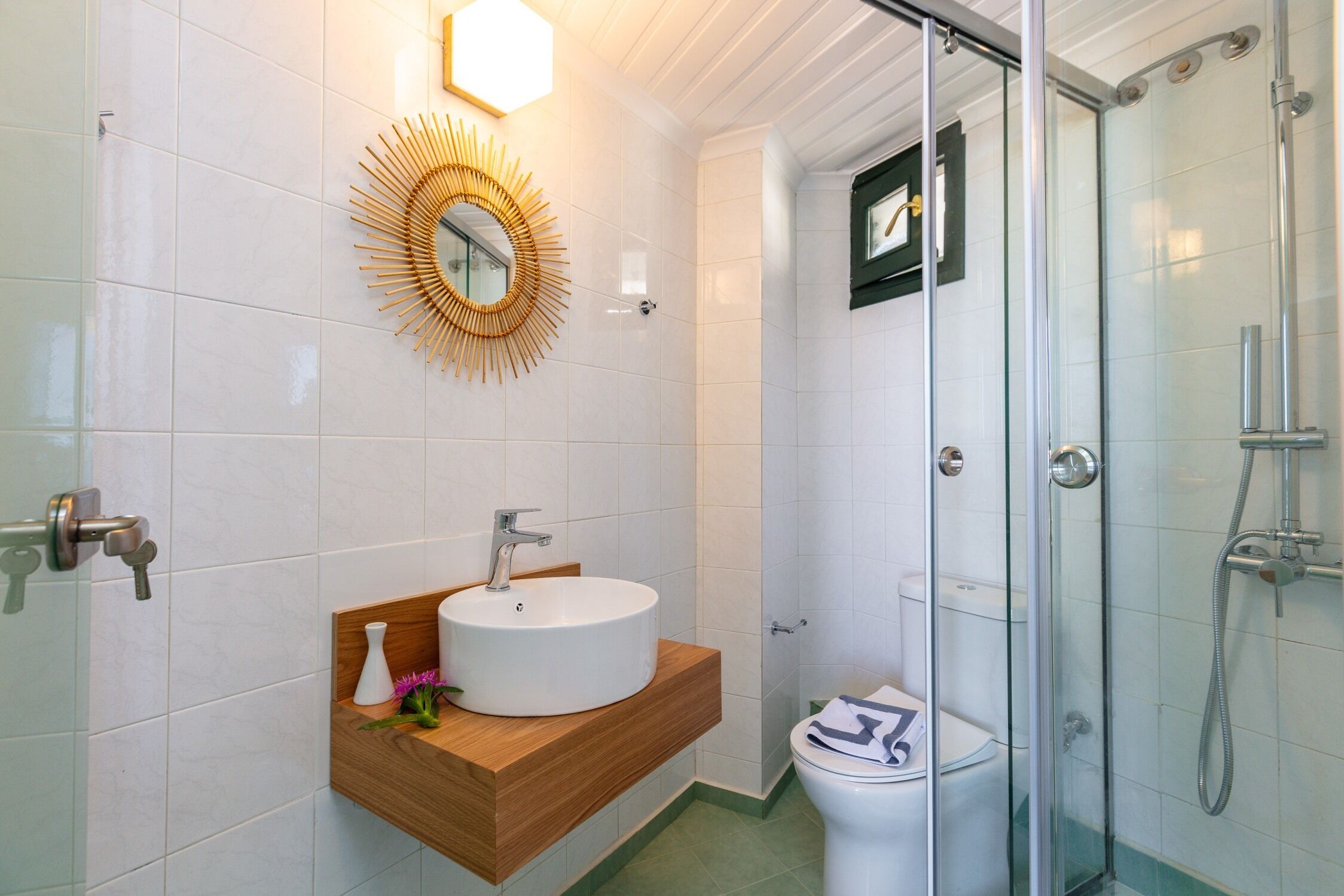 standard room, balcony, sea view | bathroom | shower, designer toiletries, hair dryer, towels