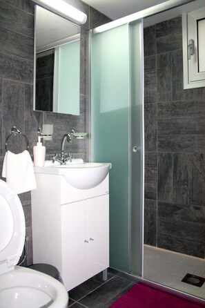 Apartment, Partial Sea View | Bathroom