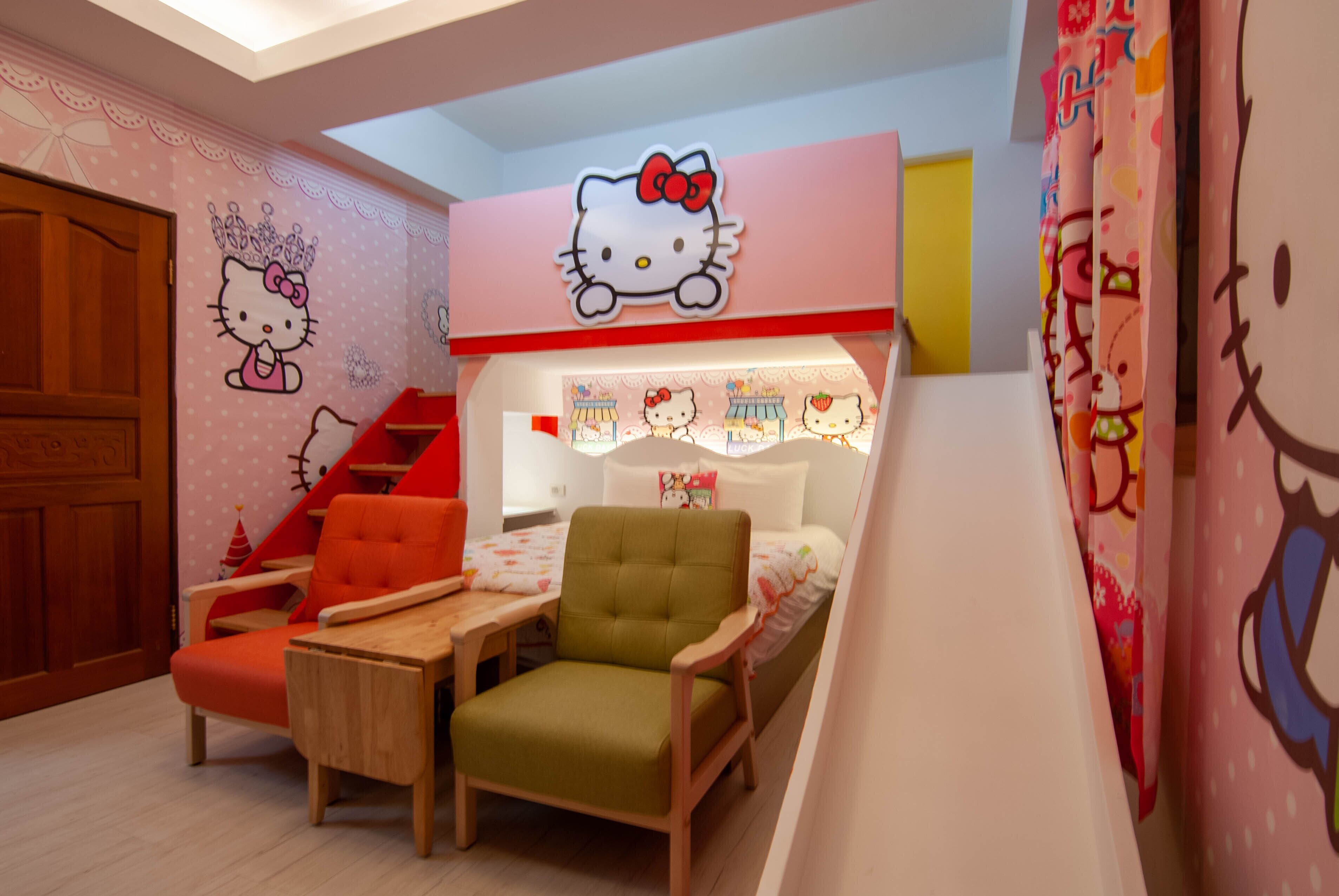 ファミリー トリプルルーム | 高級寝具、羽毛の掛け布団、デスク、遮光カーテン