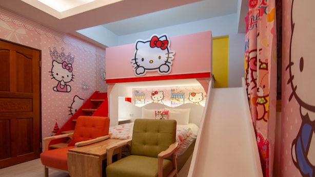 Family Triple Room | Peralatan tempat tidur premium, gebar bulu kapas, meja 