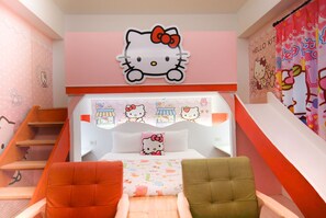 Chambre Triple Familiale | Literie de qualité supérieure, couette en duvet d'oie, bureau