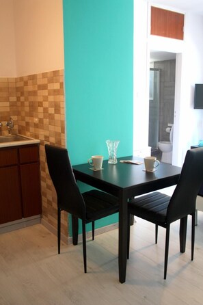 Full-size fridge, microwave, oven, stovetop - Seventh Sea (Limassol)