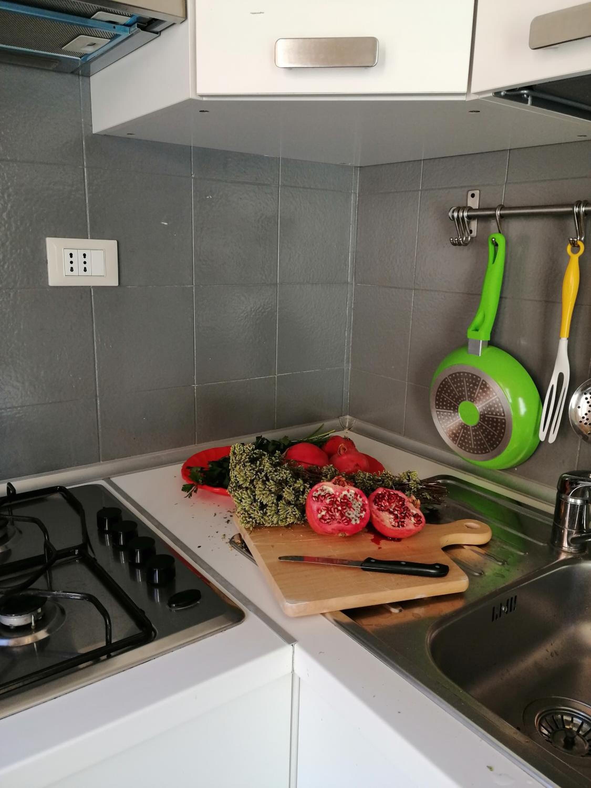 Frigorifero con congelatore, microonde, forno, piano cottura