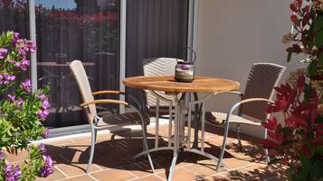 Chambre Double, terrasse, côté jardin | Coffres-forts dans les chambres, décoration personnalisée