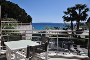 双人房, 露台, 海景 | 客房内保险箱、特色装修、特色家居、办公桌