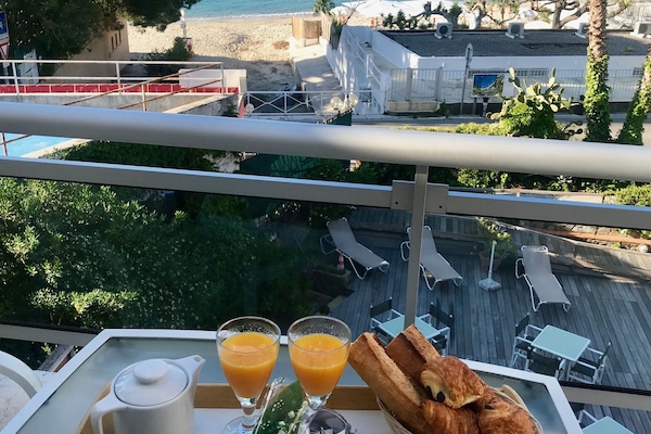Daily continental breakfast for a fee