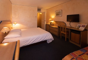 Superior-Doppelzimmer | Schreibtisch, Verdunkelungsvorhänge, schallisolierte Zimmer