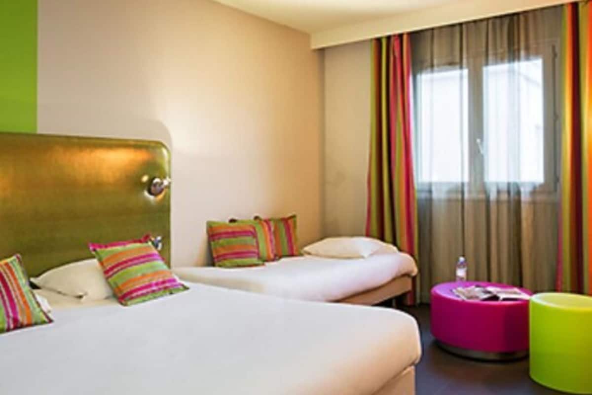 Standard Triple Room | Desk, blackout drapes, soundproofing, free WiFi