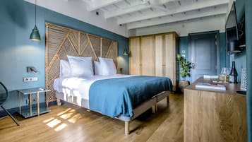 1 bedroom, premium bedding, down duvets, minibar
