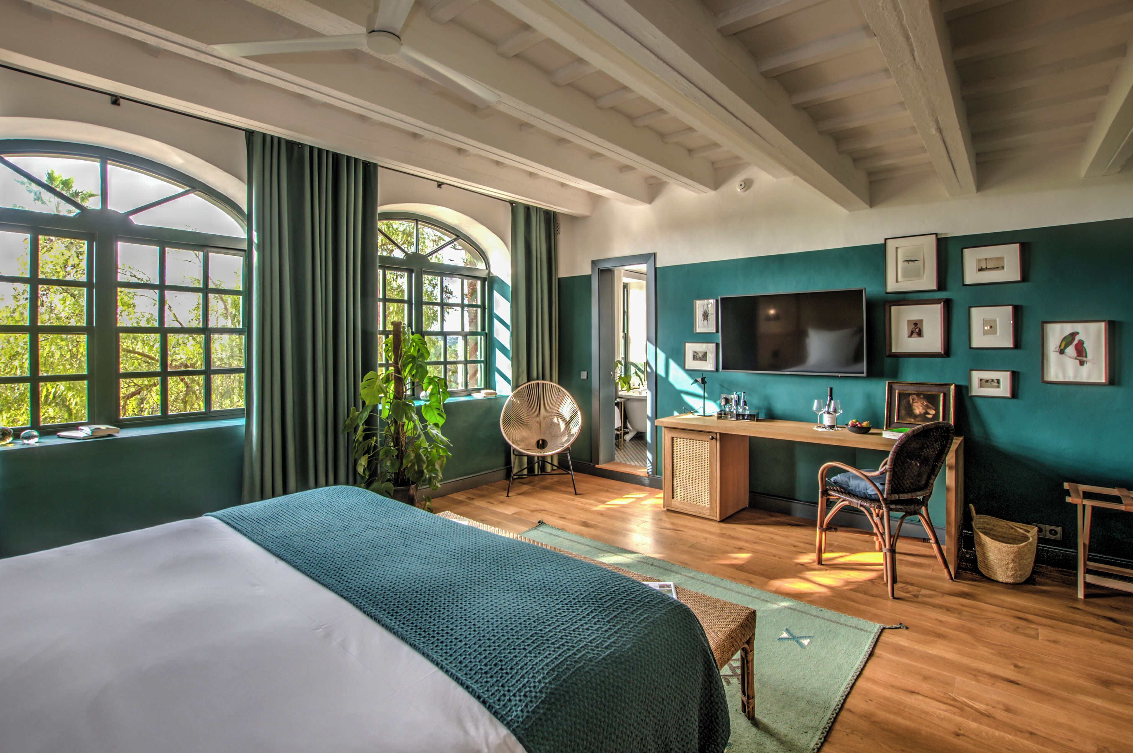 Santa Ponsa Junior Suite Signature | Ropa de cama de alta calidad, edredones de plumas, minibar y caja fuerte