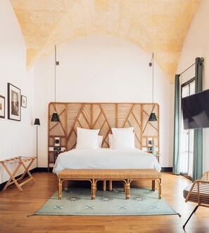 Dobbeltrom – deluxe (Santa Ponsa Superior Deluxe) | Sengetøy av topp kvalitet, dundyner, minibar og safe på rommet