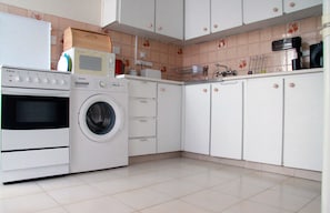 Penthouse, 3 habitaciones, vista a la ciudad (Town Center) | Cocina privada | Refrigerador, microondas, horno y parrilla de estufa