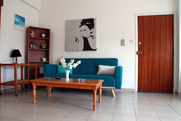Penthouse, 3 habitaciones, vista a la ciudad (Town Center) | Área de sala de estar | Televisión 