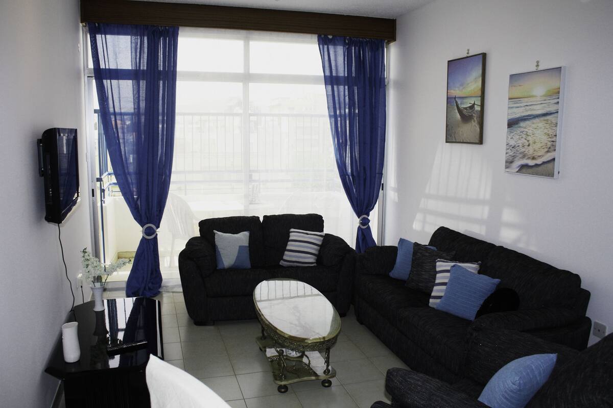 Apartamento, 2 quartos (Enaerios Town Center) | Área de estar | TV