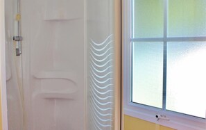 Mobile home (4-6 pers) | Bruser på badeværelset