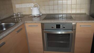 Căn hộ, quang cảnh thành phố | Bếp riêng | Tủ lạnh, lò vi sóng, lò nướng, bếp nấu