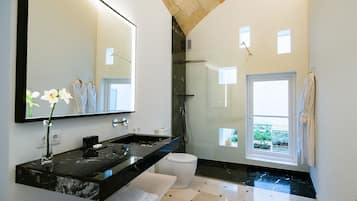 Deluxe Suite, Terrace | Bathroom | Shower, rainfall showerhead, designer toiletries, hair dryer