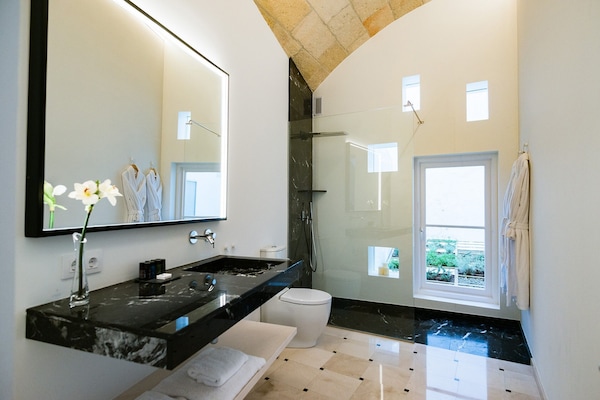 Deluxe Suite, Terrace | Bathroom | Shower, rainfall showerhead, designer toiletries, hair dryer