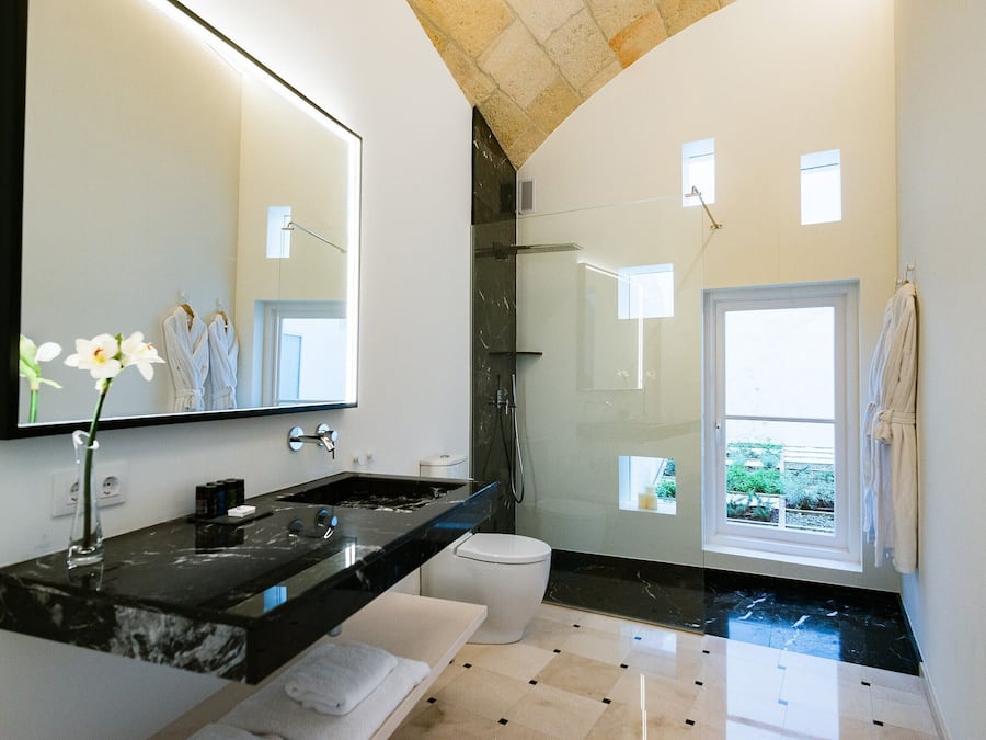 Deluxe Suite, Terrace | Bathroom | Shower, rainfall showerhead, designer toiletries, hair dryer