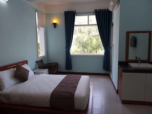 Basic Single Room | Free WiFi - BLUE HOUSE (Da Nang)