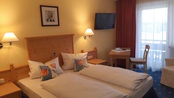 Habitació doble econòmica, bany privat | 1 dormitori, caixa forta a l'habitació i roba de llit