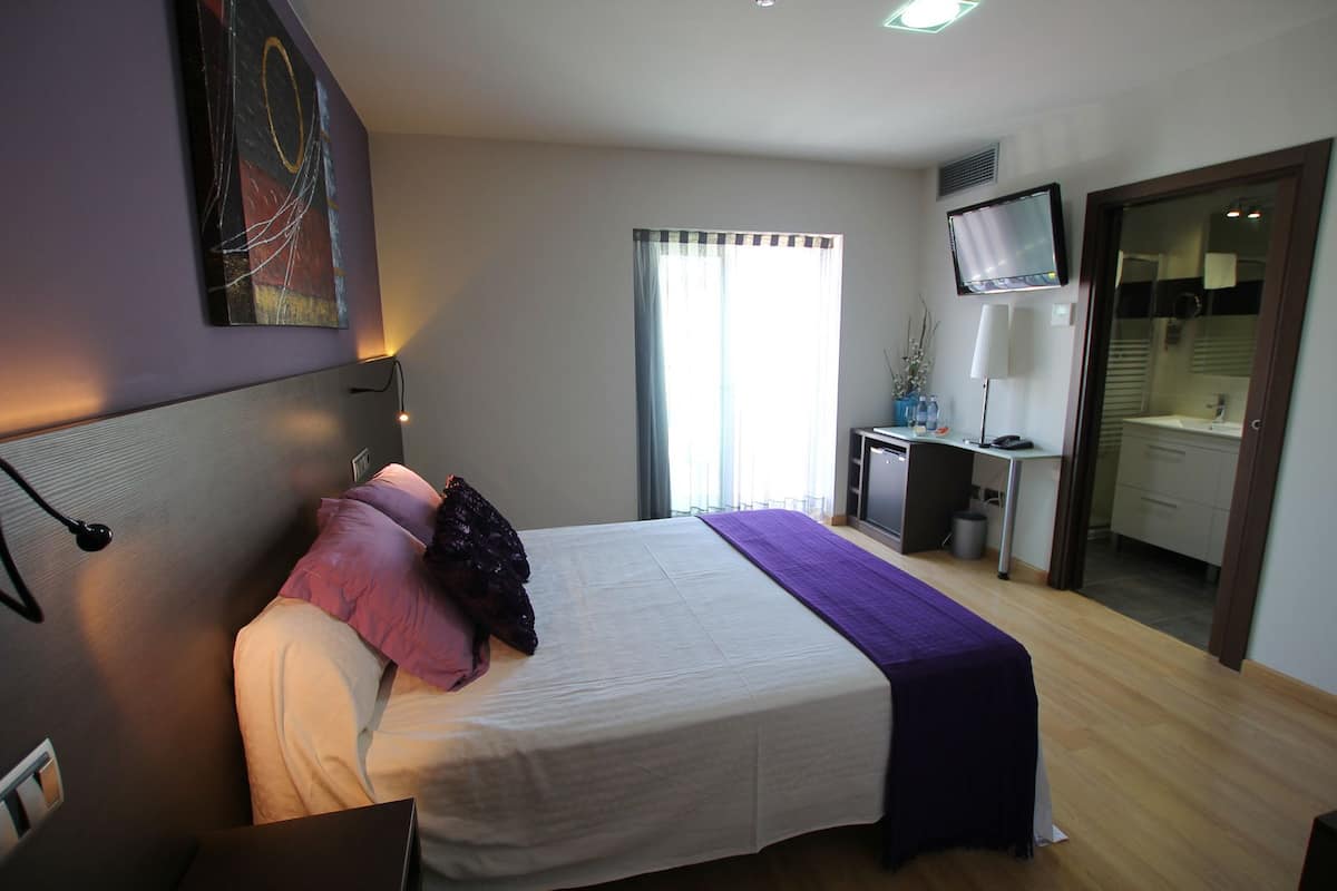 Zimmersafe, schallisolierte Zimmer, Bügeleisen/Bügelbrett