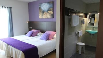 Double or Twin Room | In-room safe, soundproofing, iron/ironing board, free cots/infant beds