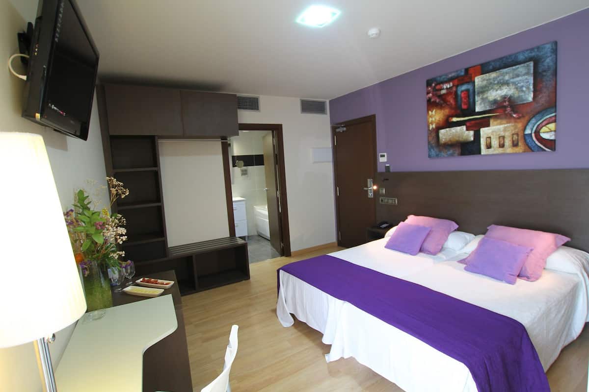 Habitación familiar, habitaciones conectadas | Caja de seguridad en la habitación y insonorización