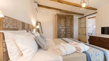 Superior Triple Room | Minibar, in-room safe, desk, soundproofing