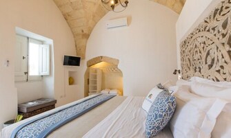 Superior Double Room | Minibar, in-room safe, desk, soundproofing