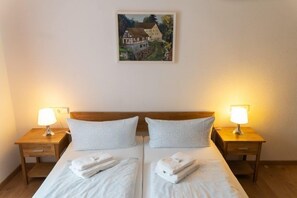 Doppelzimmer | Schreibtisch, Verdunkelungsvorhänge, schallisolierte Zimmer