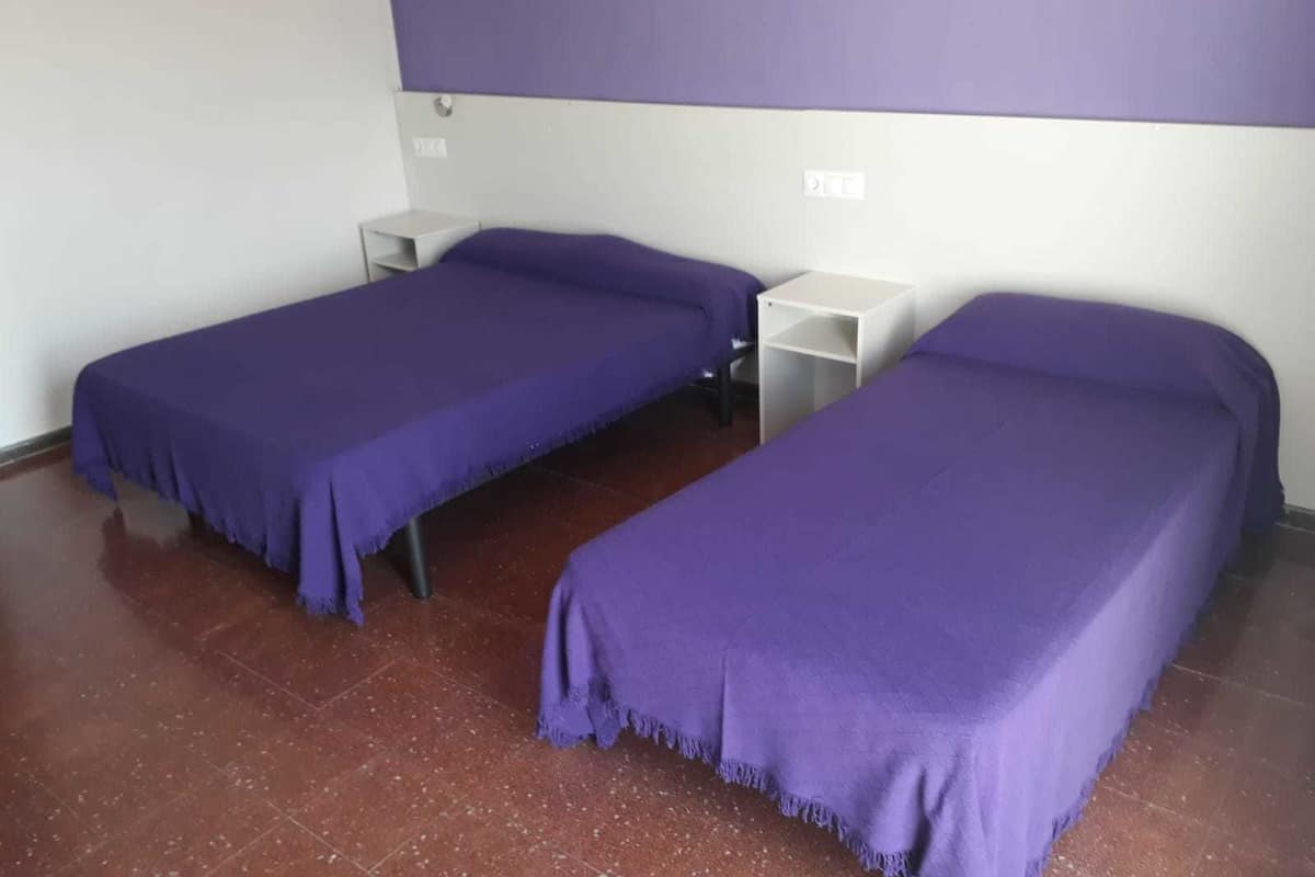 Chambre Triple | Fer et planche Ă repasser, Wi-Fi, draps fournis