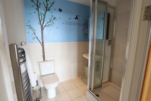 Bathroom - Fiveways Garden View Apartment (Birmingham)