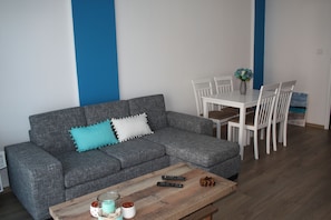 Apartment, City View | Living area