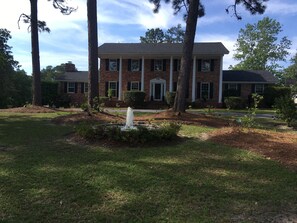 المنطقة المحي طة بالمنشأة