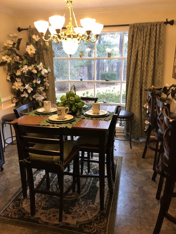 Shared fridge, microwave - Sweatt Estates (Columbia)