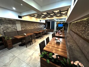 Frokost, lunsj og middag serveres