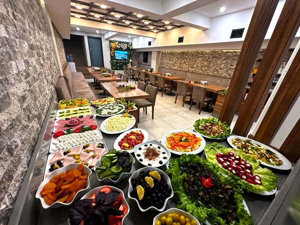 Free daily buffet breakfast - Avrasya Port Hotel (Istanbul)