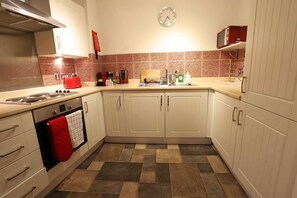 Premier Apartment, Multiple Beds, City View | Private kitchen