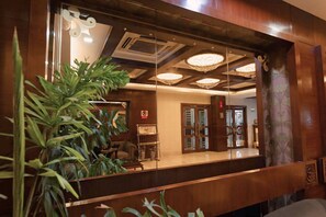 Lobby - New Hotel Broadway (Varanasi)