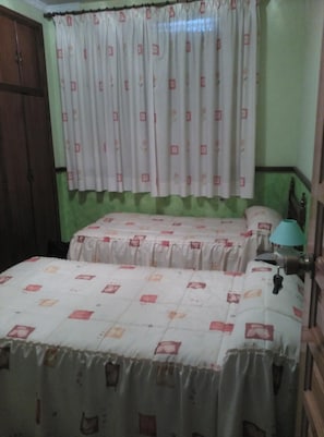 Iron/ironing board, free WiFi, bed sheets