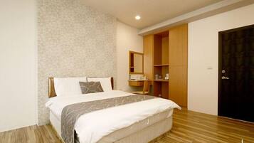 Kamar Double Standar | Meja kerja, kedap suara, tempat tidur lipat/tambahan, dan Wi-Fi gratis